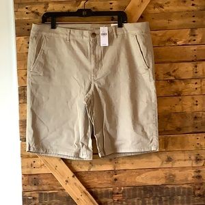 NWT AMERICAN EAGLE khaki Skinny Bermuda shorts